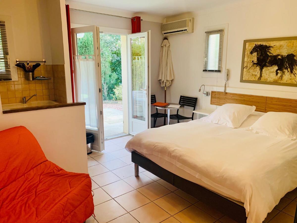 Athena Motel Saint Aygulf Buitenkant foto