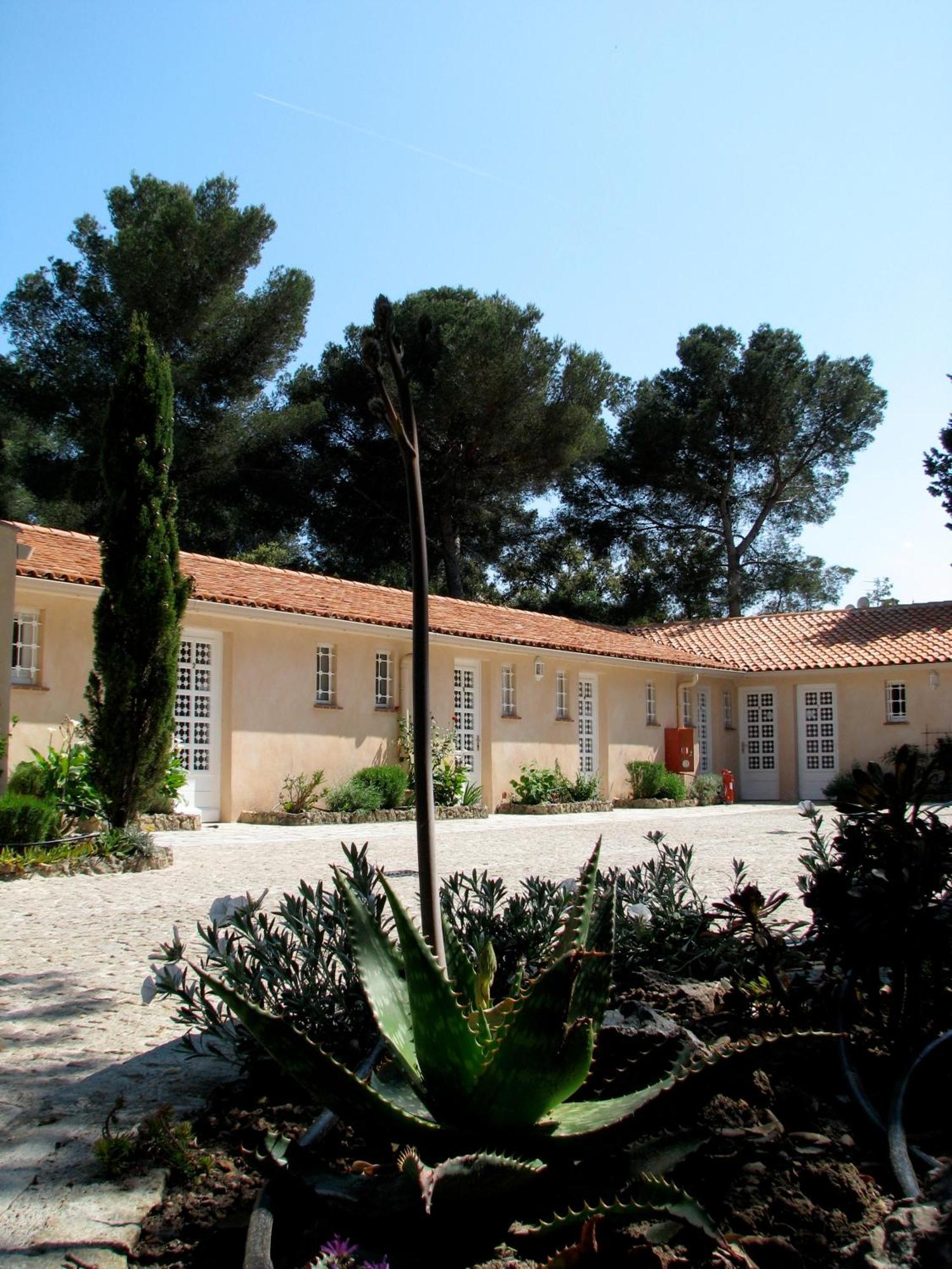 Athena Motel Saint Aygulf Buitenkant foto
