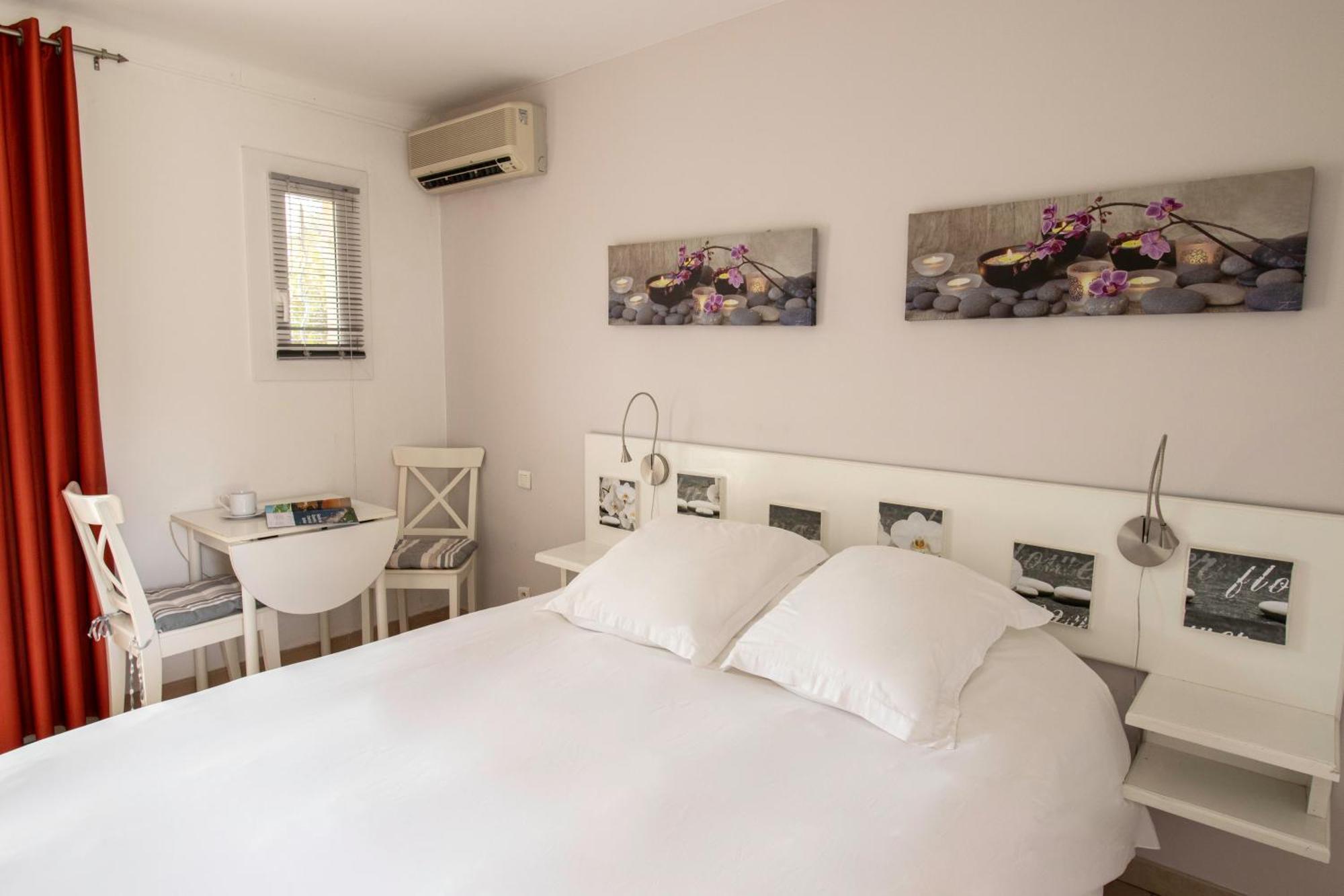Athena Motel Saint Aygulf Buitenkant foto