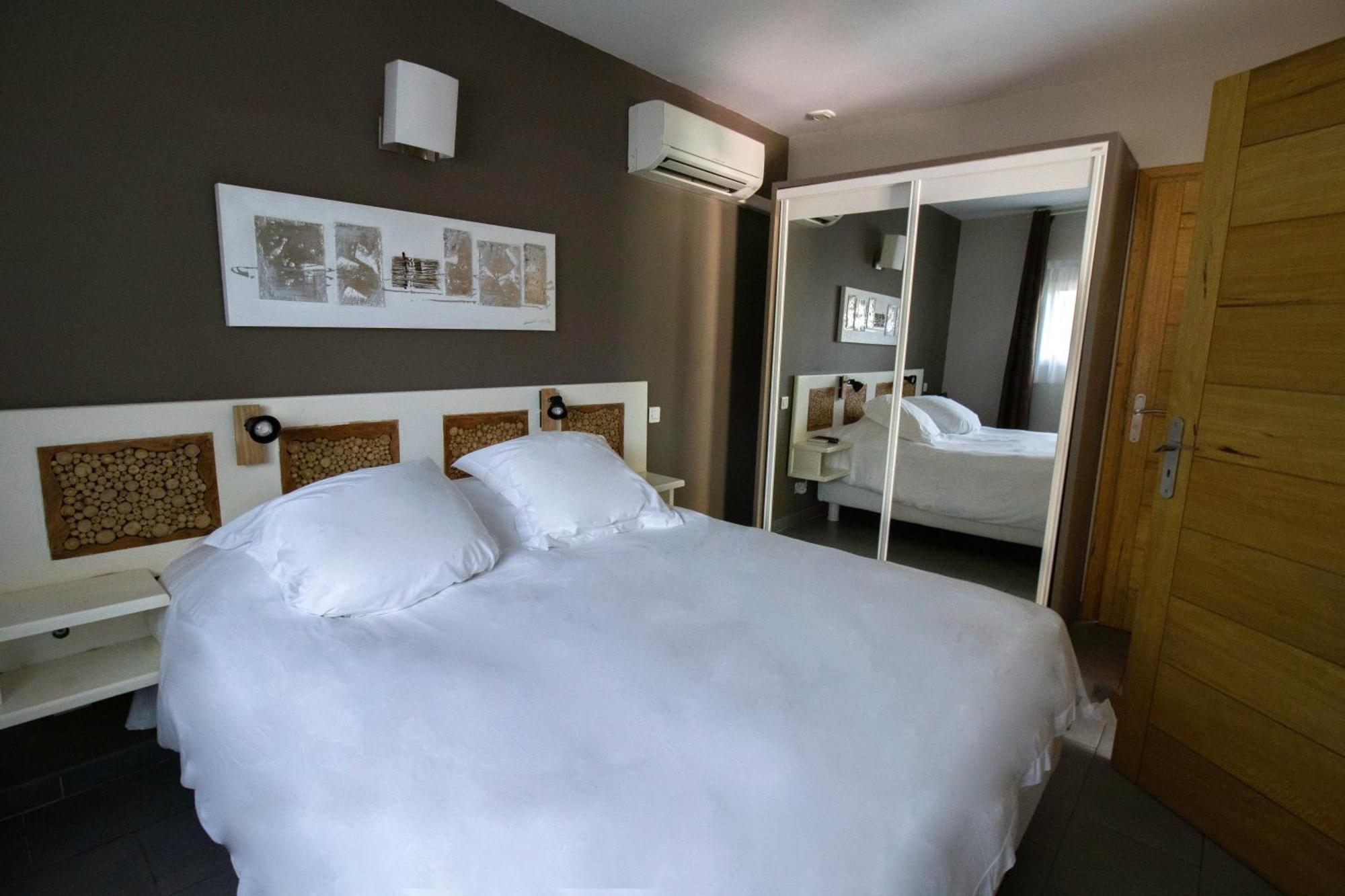 Athena Motel Saint Aygulf Buitenkant foto