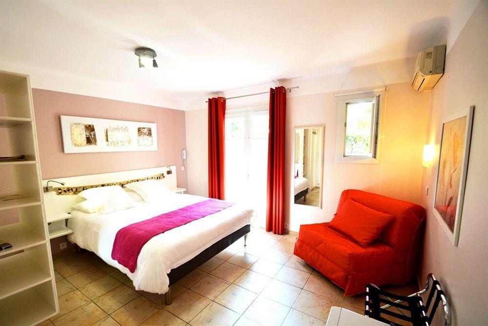 Athena Motel Saint Aygulf Buitenkant foto